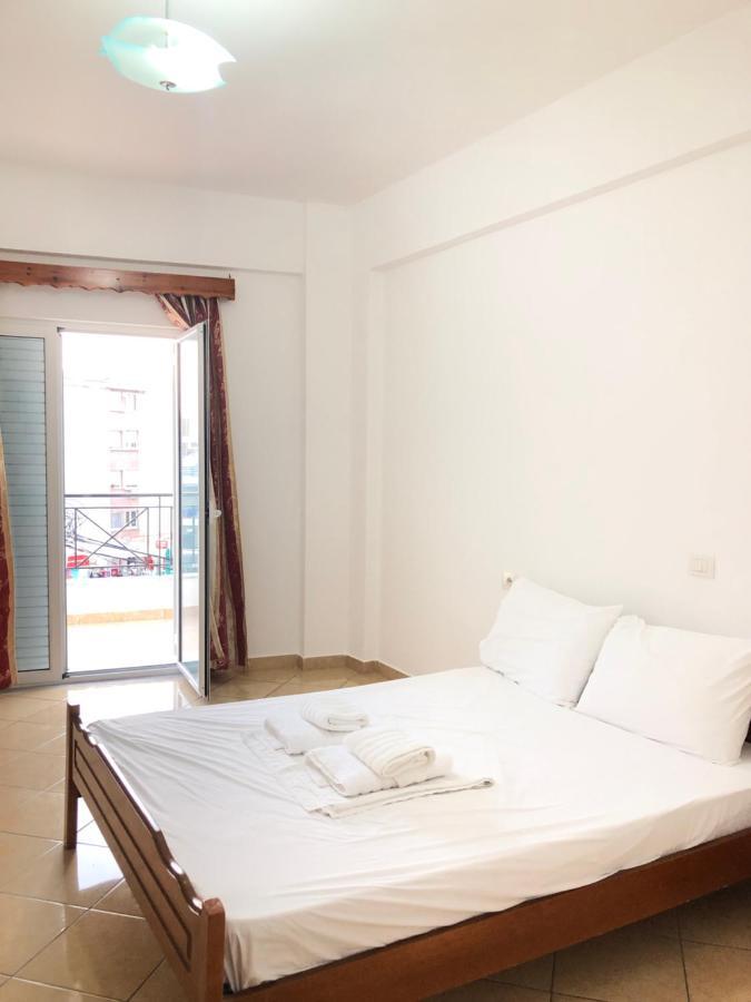 Center Hotel Pirro Himare Exterior foto