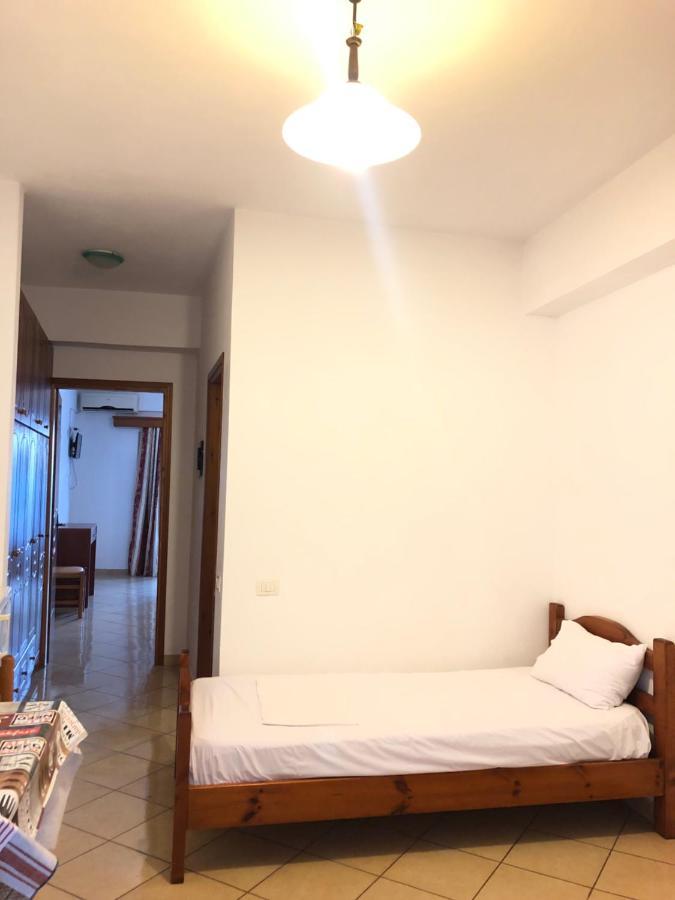 Center Hotel Pirro Himare Exterior foto
