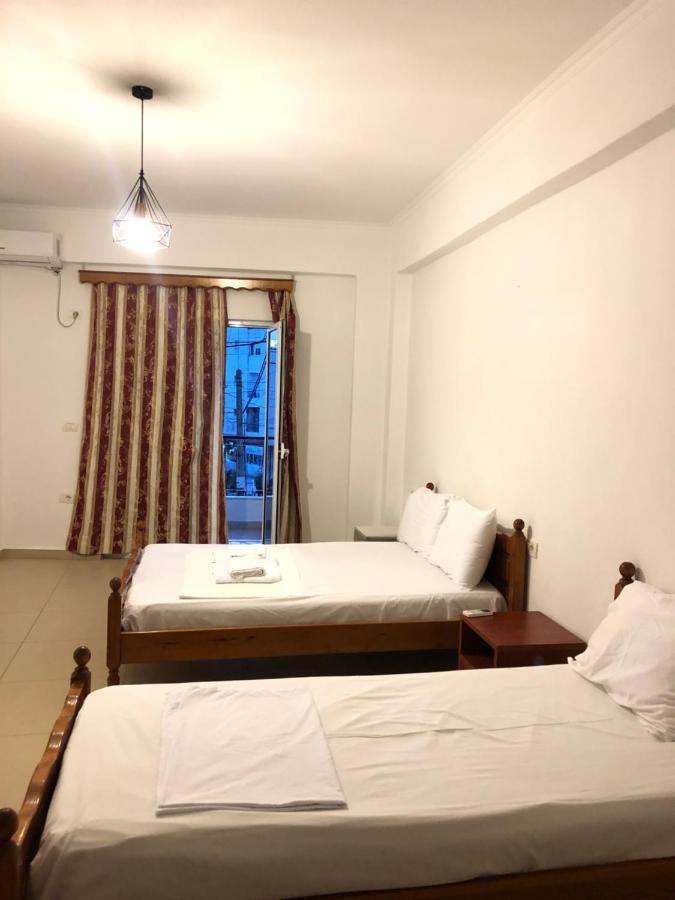 Center Hotel Pirro Himare Exterior foto