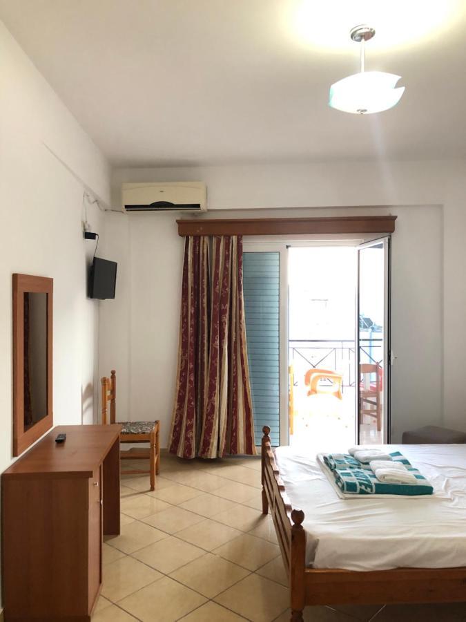 Center Hotel Pirro Himare Exterior foto