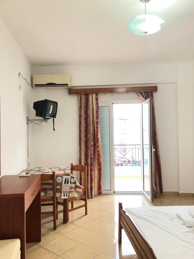 Center Hotel Pirro Himare Exterior foto