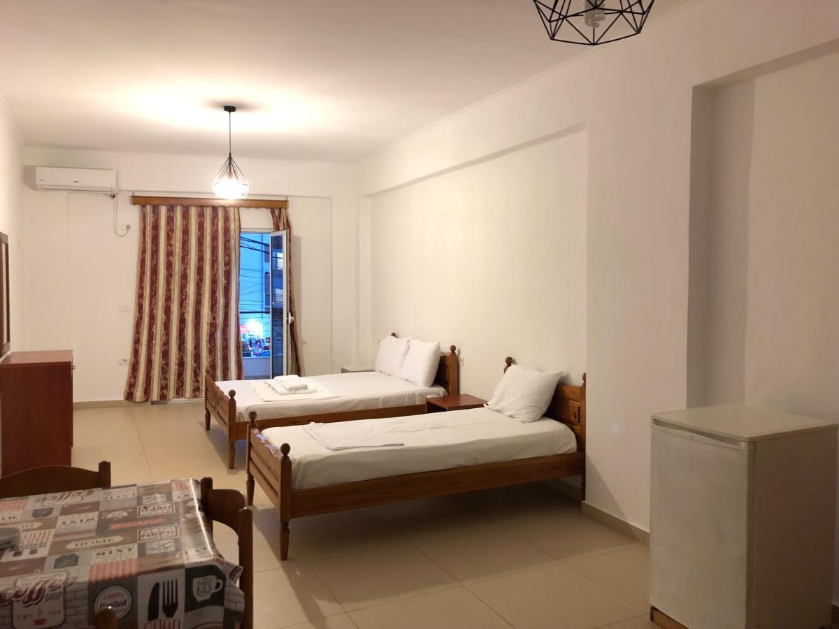 Center Hotel Pirro Himare Exterior foto
