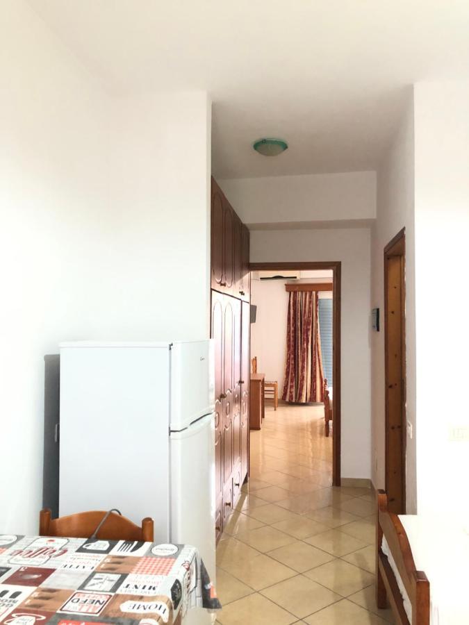 Center Hotel Pirro Himare Exterior foto