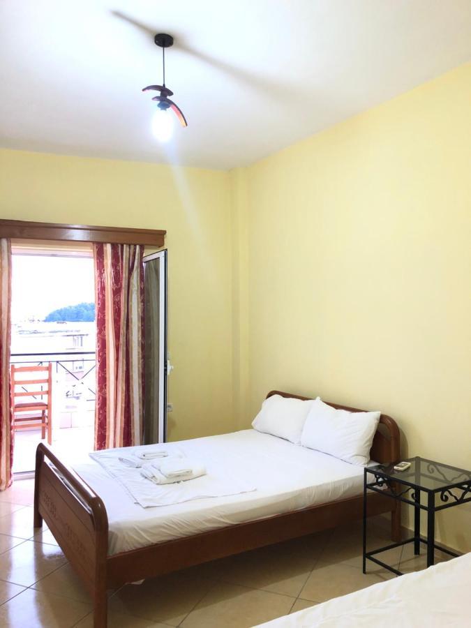 Center Hotel Pirro Himare Exterior foto